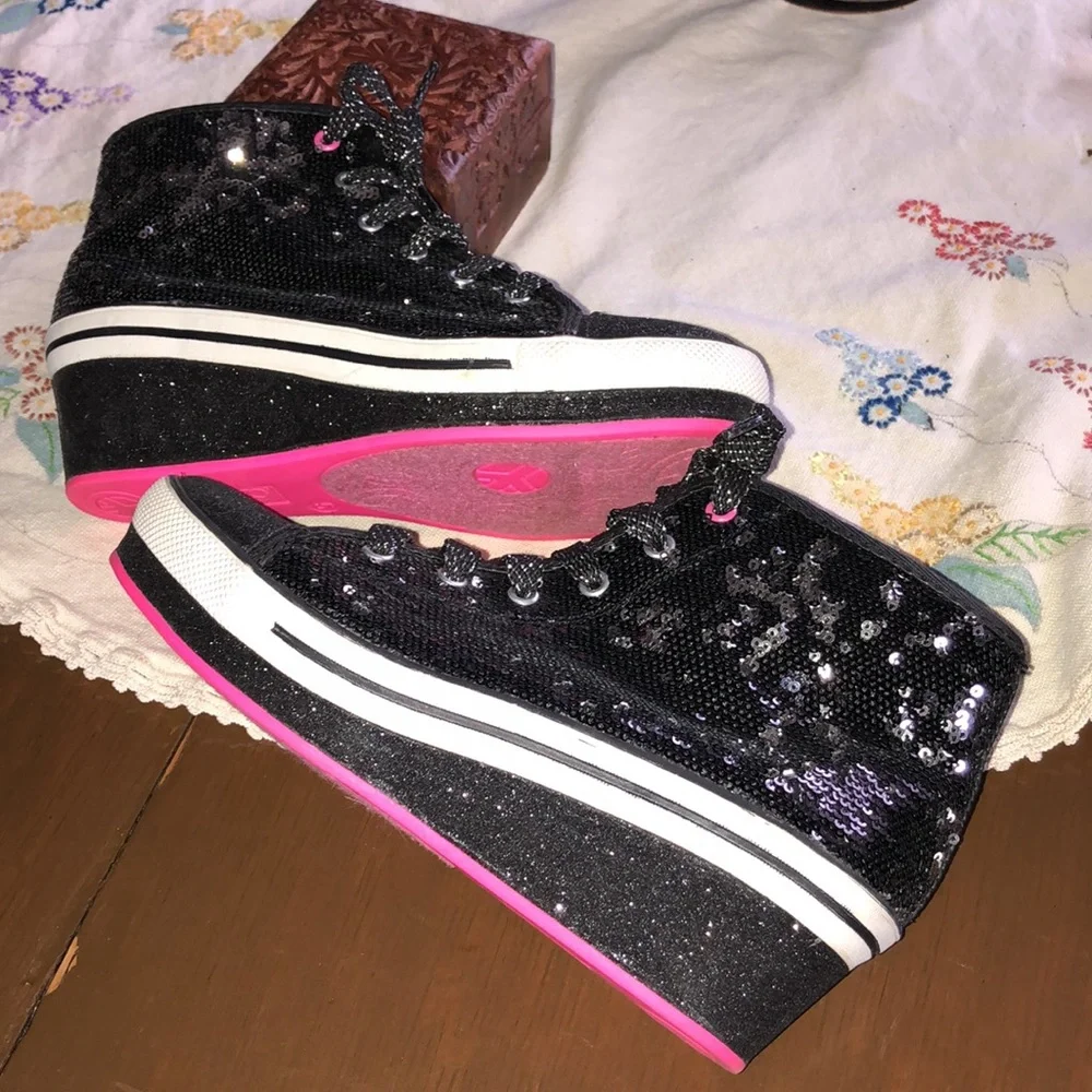 Enzo Black Sparkling Sequined Platform Sneakers. Size 5